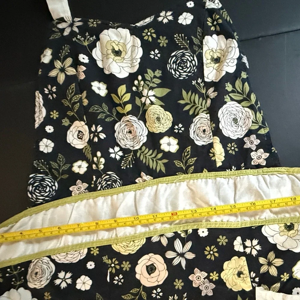 Now Designs Black Floral Ruffle Apron with Pockets Full Length Kitchen Cooking